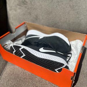 Nike Revolution Women's Size 7 Black/White